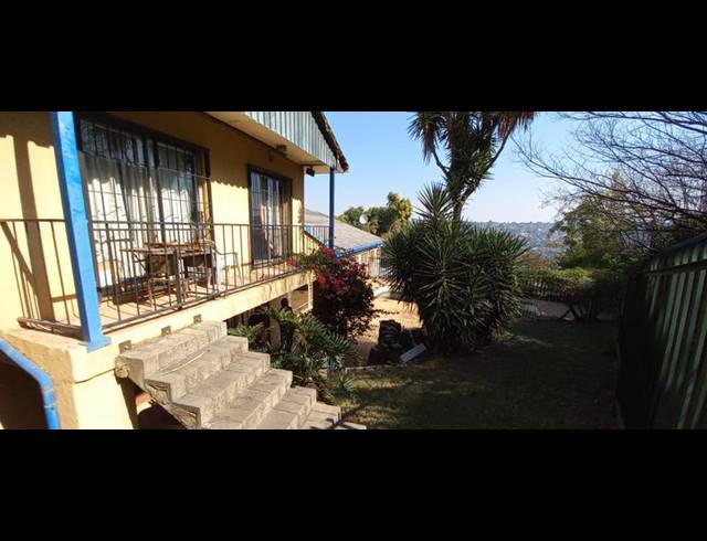 6 BEDROOM HOUSE FOR SALE IN QUELLERINA